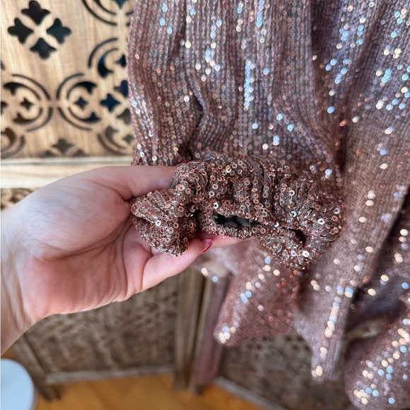 Mini long sleeve rose gold sequin dress - Picture 8 of 9